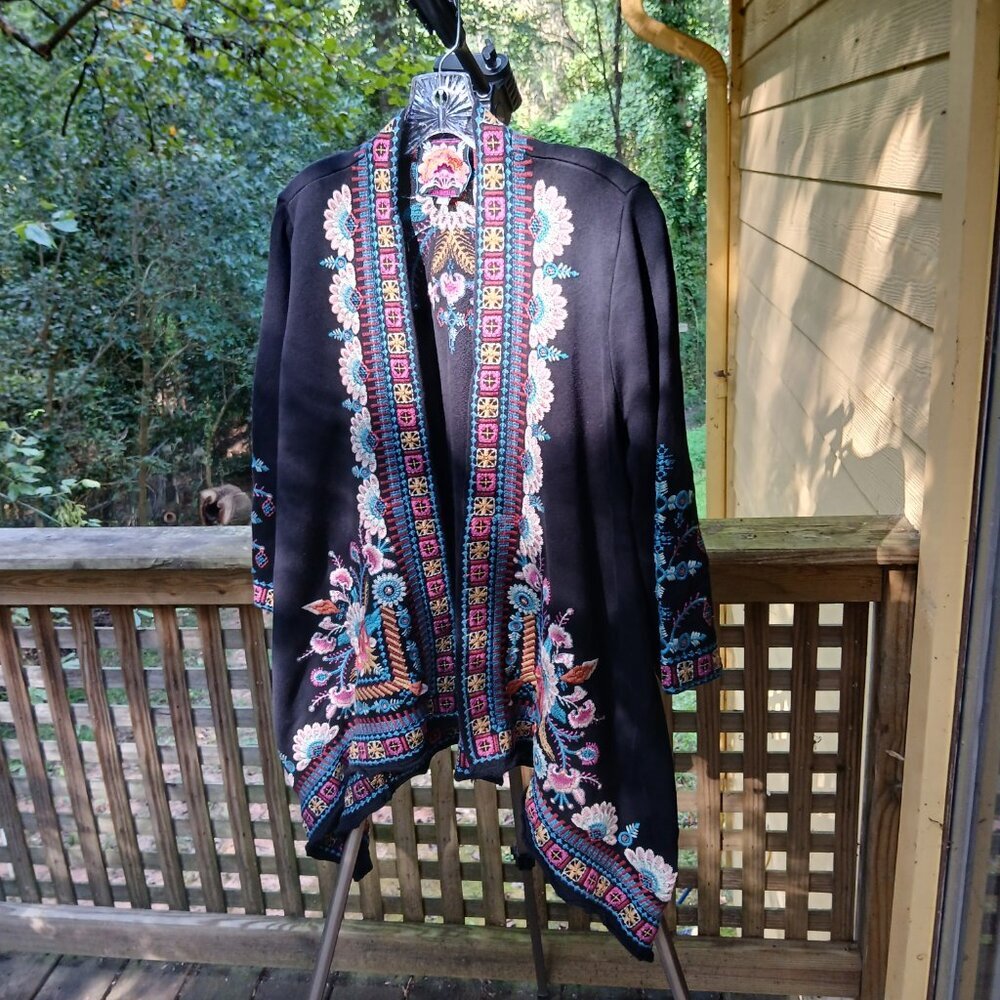 'Delphine' Draped Cardigan Black Cardigan Vibrant Floral Floral Embroidery SzL - Picture 12 of 12